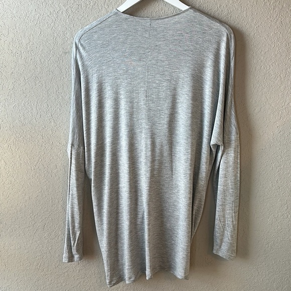 Cabi Taylor Twist Front Gray Draped Long Sleeve Top 3245 Size Medium - Picture 6 of 11